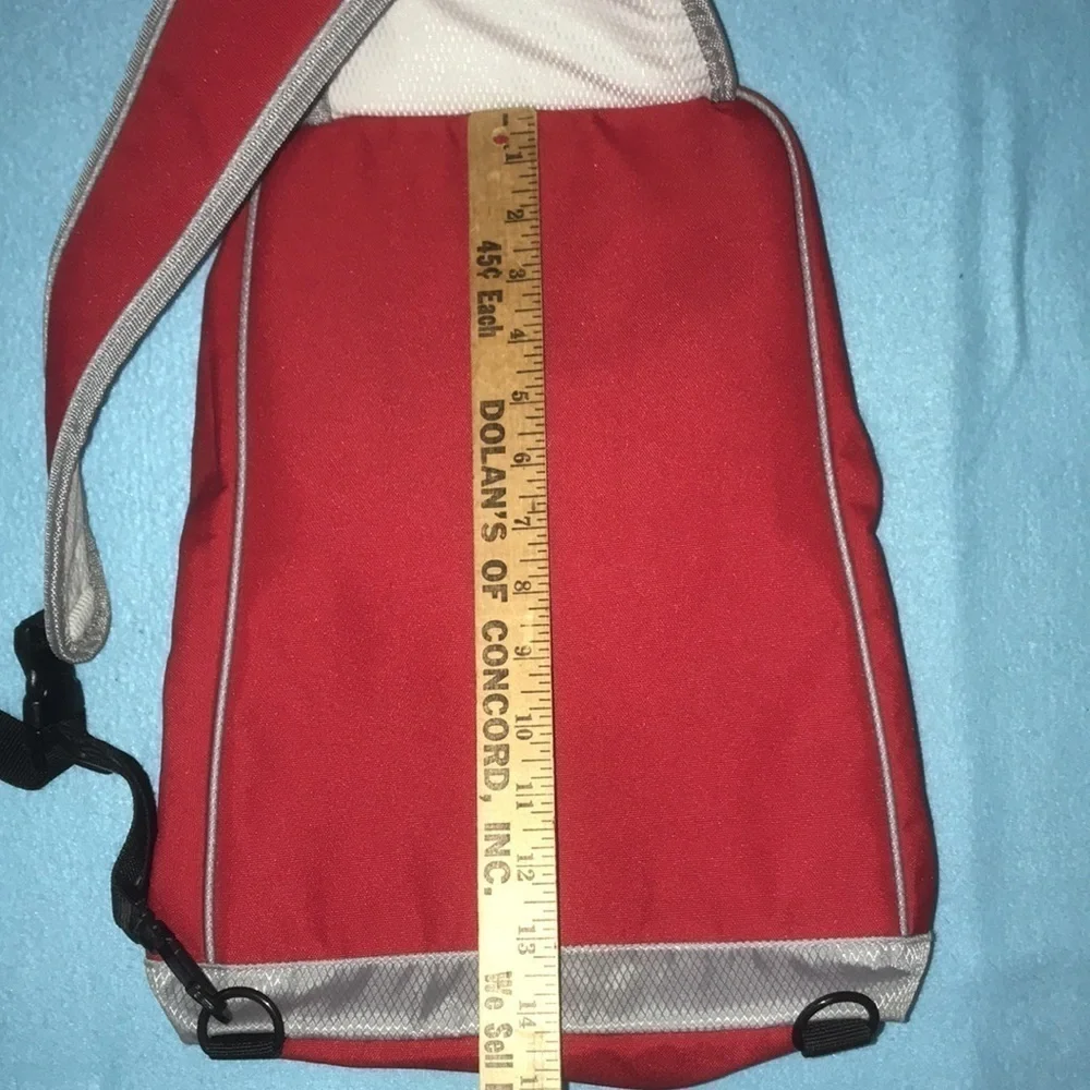 𝅺GAP sling bag red gray one main pocket, one mesh pocket with bungee cord area